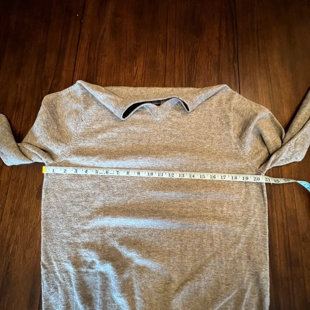 Men's Gap Merino Wool Sweater, Gray V-Neck, Size Large